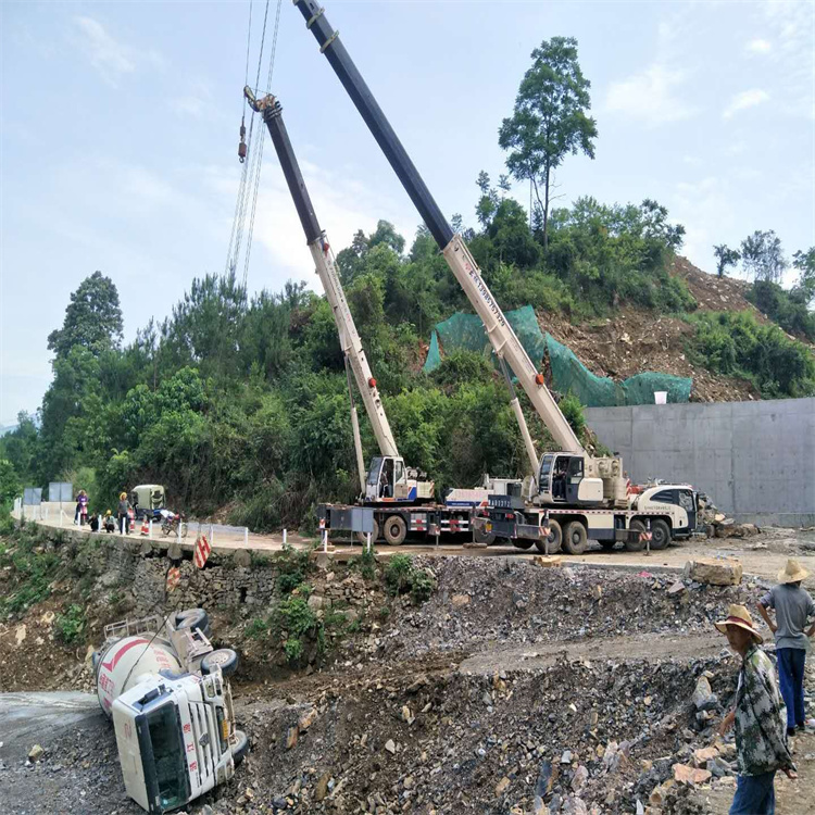 沭阳县汽车掉沟里叫吊车救援要多少钱